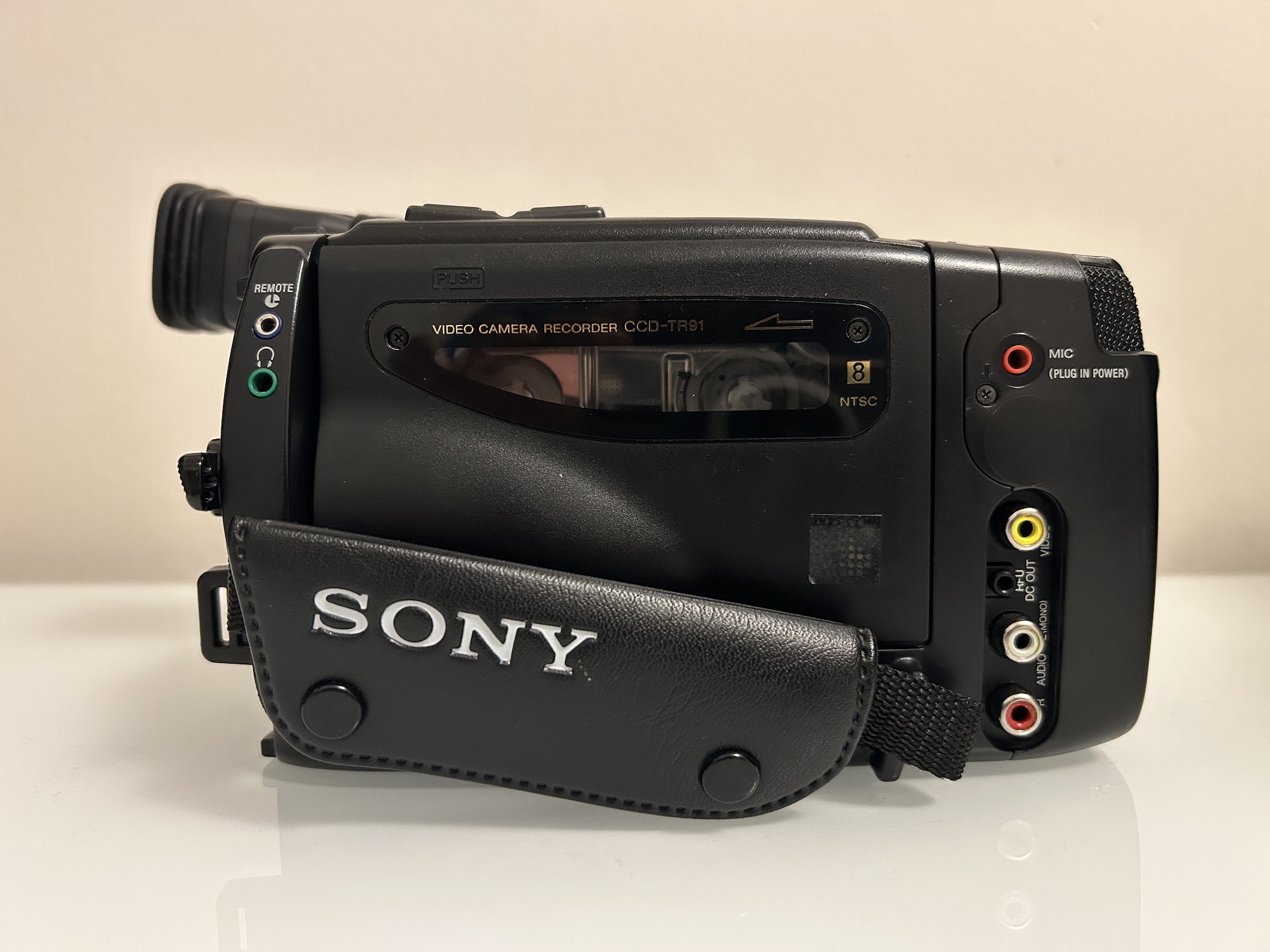 Sony CCD-TR91 left side view