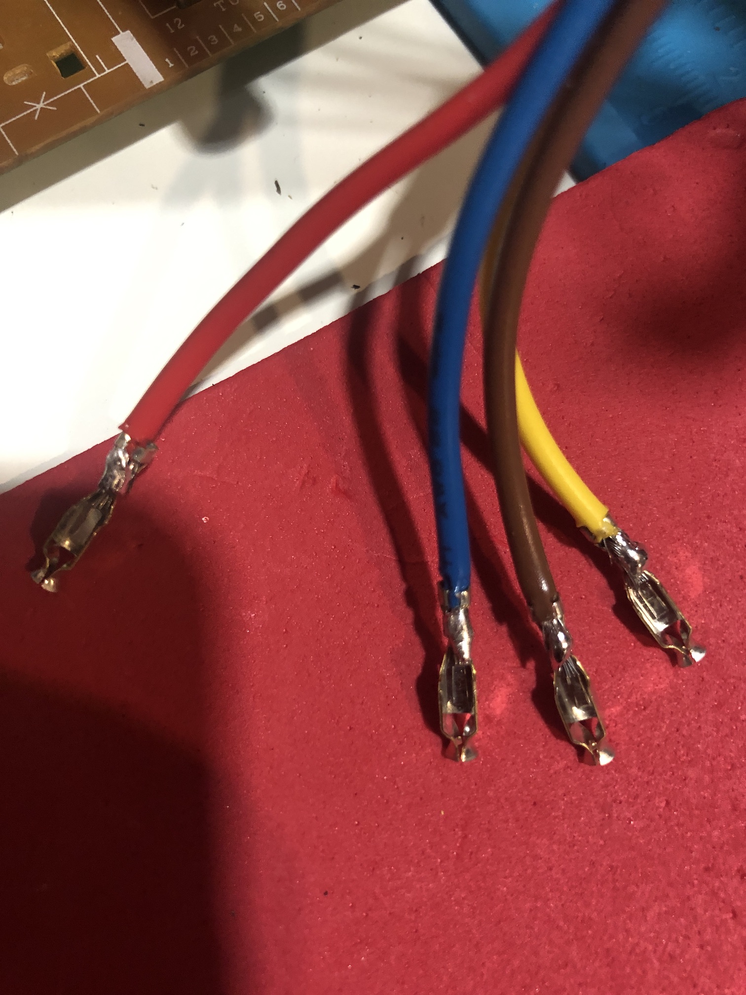 CRT yoke connector wiring